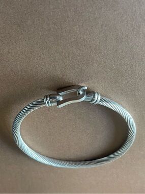 Source Unknown Silver Twisted Cable Hook Bracelet